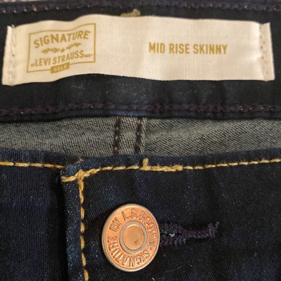 Signature by Levi’s Simply Stretch Mid-Rise Skinny jeans. Size 28S. Dark blue. - Picture 7 of 10